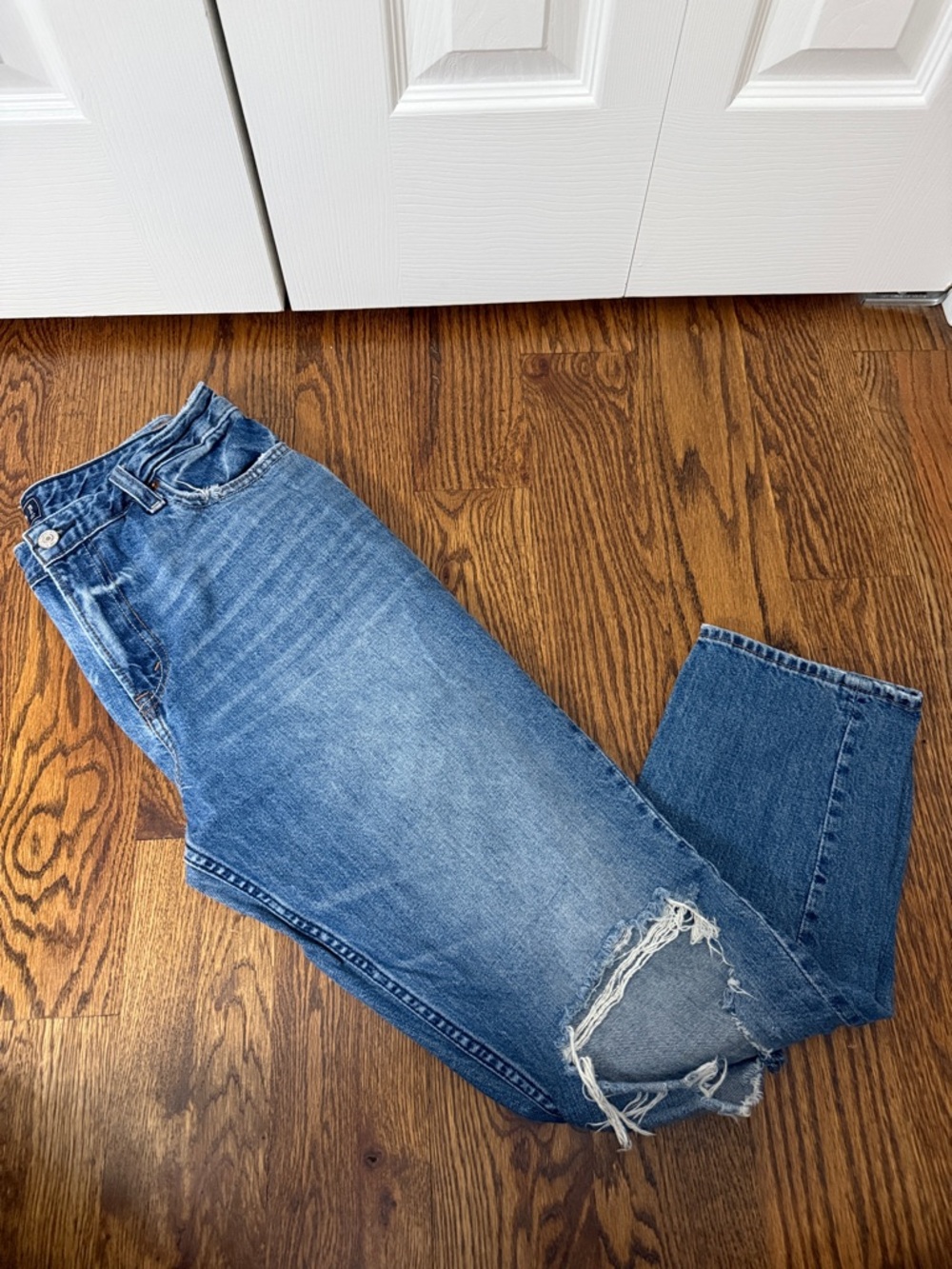 A&F Annie Distressed Blue Jeans